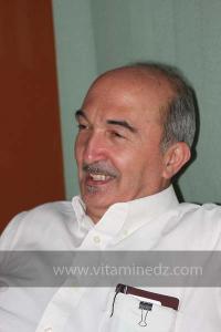 Le joueur international de jeux d'échecs, Monsieur Baghli Aboubakr