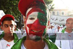 Jeunesse tlemcenienne aux Festivités du cinquantenaire de l\'indépendance de l\'Algérie à Tlemcen, défilé, feux d\'artifices et fantasia au programme