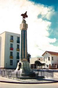 Le monument aux morts de Souk-Ahras, avec son beau coq Gaulois!