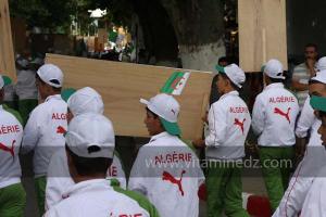 Jeunesse tlemcenienne aux Festivités du cinquantenaire de l\'indépendance de l\'Algérie à Tlemcen, défilé, feux d\'artifices et fantasia au programme