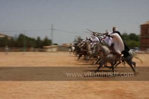 Festivités du cinquantenaire de l\'indépendance de l\'Algérie à Tlemcen, défilé, feux d\'artifices et fantasia au programme