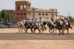Festivités du cinquantenaire de l\'indépendance de l\'Algérie à Tlemcen, défilé, feux d\'artifices et fantasia au programme