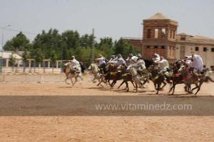 Festivités du cinquantenaire de l\'indépendance de l\'Algérie à Tlemcen, défilé, feux d\'artifices et fantasia au programme