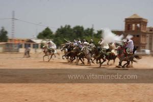Festivités du cinquantenaire de l\'indépendance de l\'Algérie à Tlemcen, défilé, feux d\'artifices et fantasia au programme