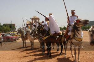 Festivités du cinquantenaire de l\'indépendance de l\'Algérie à Tlemcen, défilé, feux d\'artifices et fantasia au programme