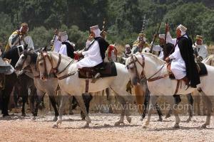 Festivités du cinquantenaire de l\'indépendance de l\'Algérie à Tlemcen, défilé, feux d\'artifices et fantasia au programme
