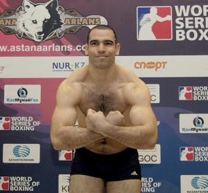 الملاكم الجزائري شعيب بولودنيات (فئة 91 كلغ)