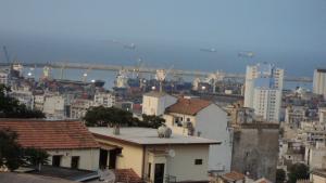 Vue panoramique sur le port d'Alger à partir de la Place des martyrs