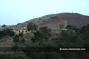Ferme sur les hauteurs du village de l'Emir Abdelkader (platrière)