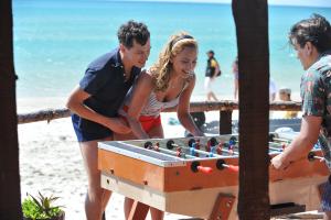 Ce que le jour doit à la nuit est un film d\'Alexandre Arcady basé sur le roman du même nom Ce que le jour doit à la nuit de Yasmina Khadra