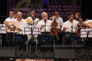 L\'association musicale El Kortobiya de Tlemcen sous la direction du chikh Salah Boukli à la 6è édition du Festival de musique Hawzi à Tlemcen.