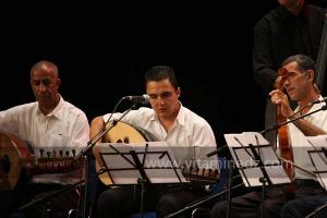 L\'association musicale El Kortobiya de Tlemcen sous la direction du chikh Salah Boukli à la 6è édition du Festival de musique Hawzi à Tlemcen.