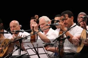 L\'association musicale El Kortobiya de Tlemcen sous la direction du chikh Salah Boukli à la 6è édition du Festival de musique Hawzi à Tlemcen.