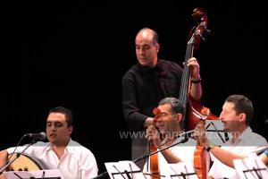 L\'association musicale El Kortobiya de Tlemcen sous la direction du chikh Salah Boukli à la 6è édition du Festival de musique Hawzi à Tlemcen.