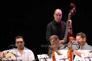 L\'association musicale El Kortobiya de Tlemcen sous la direction du chikh Salah Boukli à la 6è édition du Festival de musique Hawzi à Tlemcen.