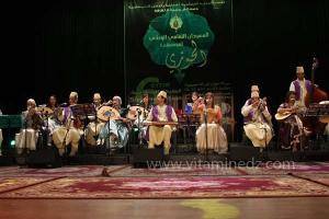 L\'association musicale Dar El Gharnatia de Kolea à la 6è édition du Festival de musique Hawzi à Tlemcen.