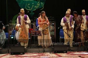 L\'association musicale Dar El Gharnatia de Kolea à la 6è édition du Festival de musique Hawzi à Tlemcen.