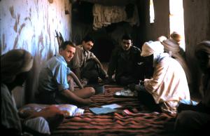 Une famille nous offre le thé