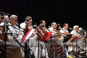 L\'association musicale Gharnata de Tlemcen sous la direction de Ghouti Korso à la 6è édition du Festival de musique Hawzi à Tlemcen.