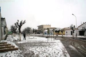 LA MESKIANA  Sous une robe blanche