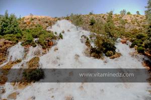 Cascades artificielles crées, par les rejets de la station de déssalement de Ouled Ayad, Région de Msirda T\'hata