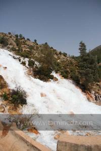 Cascades artificielles crées, par les rejets de la station de déssalement de Bhira, Région de Msirda T\'hata