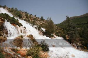 Cascades, nouvellement crées, par les rejets de la station de déssalement de plage du sel , Région de Msirda T\'hata