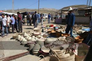 Vente artisanale à Ta3m ou Waada Rjal Meghila, ou Waadat Al Kraiche, fantasia, la3b, Goum ...