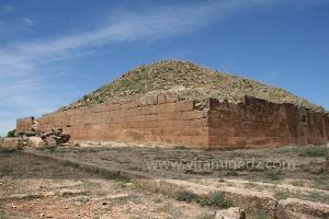 Le plus ancien des djeddar (nommé A) date du Ve siècle et comporte une inscription latine concernant un haut personnage, peut-être romano-africain
