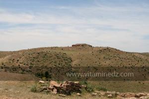 Les Djeddars au nombre de 13 dont 3 (classés A,B,C) sont situés au djebel Lakhdar (commune de Medroussa, wilaya de Tiaret)