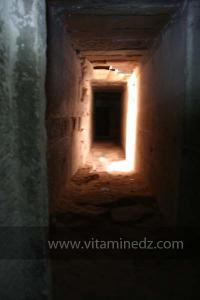 Le djeddar A, qui a été le plus exploré, a une base de 34 mètres de côté et pouvait atteindre 17 mètres de hauteur