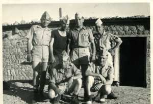 PLUSIEURS SOLDATS CASERNE DE TAOUZIENT