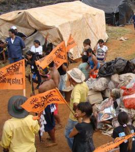 Planète - Les Guaranis demandent au Brésil de les tuer plutôt que de les expulser