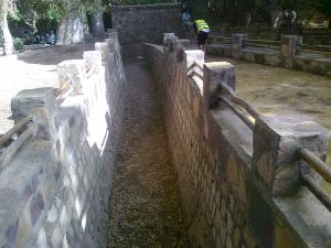 jardin  de Biskra public:séguia asséchée !