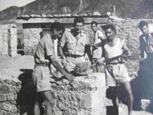 CONSTRUCTION DU MUR DE LA CASERNE DE YABOUS EN 1957