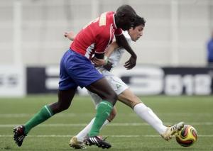 Algeria's Ait Fergane Nabil (R) fights for the ball with