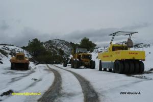 Beni Mileuk (Tazrout ) : Engins sous la neige