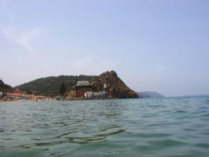 Vue sur la plage de Béni Saf  et son aquarium