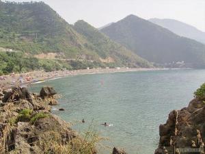 Vue sur la plage des Grottes, Jijel