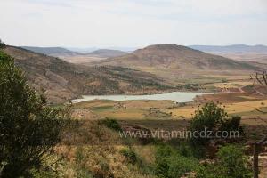 Vue de Qalat Beni Salama à Taoughzout Petite retenue d\'eau sur Oued El Taht