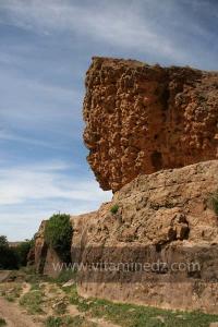 Taoughzout (Qalat Beni Salama) siège des grottes troglodytes (protohistoriques). Elles sont connues actuellement sous le nom de grottes d\'Ibn Khaldoun