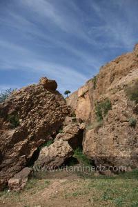 Taoughzout (Qalat Beni Salama) siège des grottes troglodytes (protohistoriques). Elles sont connues actuellement sous le nom de grottes d\'Ibn Khaldoun