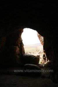 Taoughzout (Qalat Beni Salama) siège des grottes troglodytes (protohistoriques). Elles sont connues actuellement sous le nom de grottes d\'Ibn Khaldoun