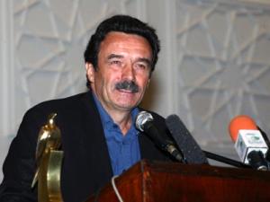 Alger - Un million de dinars accompagne le Prix Ouartilane:  Edwy Plenel en fait don au mouvement associatif