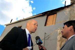 Planète - Le maire de Newark va manger comme un Américain pauvre