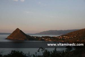 Des hauteurs des Djurdjura, la petite ville cotière de Ziamma Mansouriya