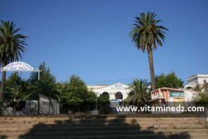 Jijel, belle ville côtière ou Djidjelli en arabe  جيجل, transcrit en tifinagh Ighil Gili