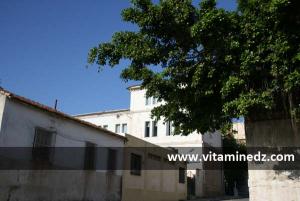 Jijel, belle ville côtière ou Djidjelli en arabe  جيجل, transcrit en tifinagh Ighil Gili