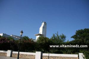 Jijel, belle ville côtière ou Djidjelli en arabe  جيجل, transcrit en tifinagh Ighil Gili