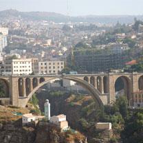 Inspirés par la Médina de Constantine: Des artistes exposent dans la ville du Vieux Rocher